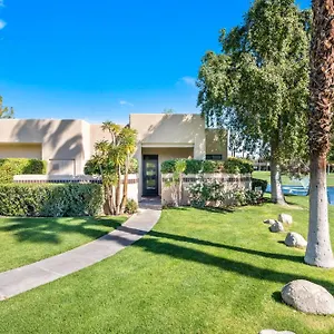  Holiday home Midnights At The Oasis